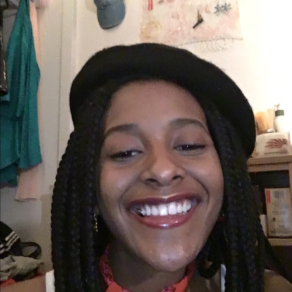 Poshmark profile picture for @delicates